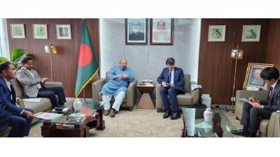 প্রবাসীকল্যাণমন্ত্রী ইমরান আহমদের সঙ্গে জাপানের রাষ্ট্রদূত ইওয়ামা কিমিনোরি