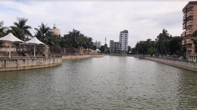 পটুয়াখালী পৌরসভা সংলগ্ন লেক