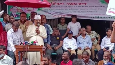 নয়াপল্টনে প্রতিবাদ সমাবেশে বক্তব্য রাখছেন গয়েশ্বর চন্দ্র রায়