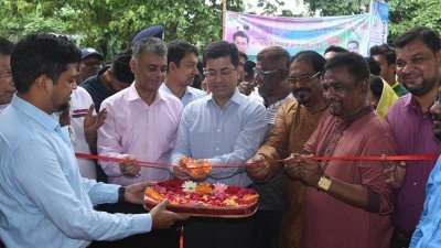 ডেমরার কয়েতপাড়ায় ৭০ নম্বর ওয়ার্ডের ‘অন্তর্বর্তীকালীন বর্জ্য স্থানান্তর কেন্দ্রের’ উদ্বোধন করেন ডিএসসিসির মেয়র শেখ ফজলে নূর তাপস