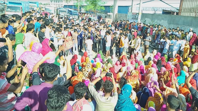 কালিয়াকৈরে বেতন-বোনাসের দাবিতে শ্রমিকদের বিক্ষোভ