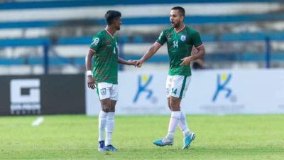তারিকের (ডানে) গোলে এগিয়ে যায় বাংলাদেশ