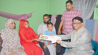 মেয়ের আঁকা ছবি ঈদ শুভেচ্ছা কার্ডে স্থান পাওয়ায় তার বাবা-মা বেজায় খুশি