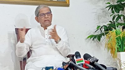 সাংবাদিকদের সঙ্গে মতবিনিময়কালে মির্জা ফখরুল ইসলাম আলমগীর