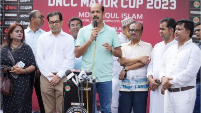 ডিএনসিসি মেয়র’স কাপ ক্রিকেটের ফাইনাডিএনসিসি মেয়র’স কাপ ক্রিকেটের ফাইনালে মেয়রসহ অন্য অতিথিরা