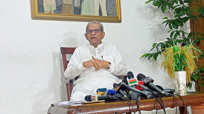 সাংবাদিকদরে সঙ্গে মতবিনিময় করেন মির্জা ফখরুল ইসলাম আলমগীর