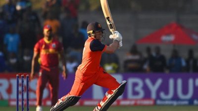 দারুণ লড়াইয়ে ম্যাচ সুপার ওভারে নেন ফন বিক