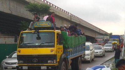 সিরাজগঞ্জের মহাসড়কে গাড়ির চাপ বেড়েছে