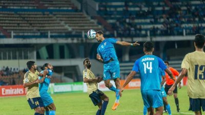 ভারতের আক্রমণের একটি মুহূর্ত।