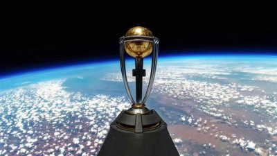 মহাশূন্যে বিশ্বকাপ ট্রফি