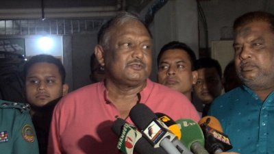 সাংবাদিকদের সঙ্গে মতবিনিময় করেন বাণিজ্যমন্ত্রী