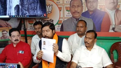 সংবাদ সম্মেলনে কেন্দ্রীয় মন্ত্রী নিশীথ প্রামাণিক। ছবি: রক্তিম দাশ