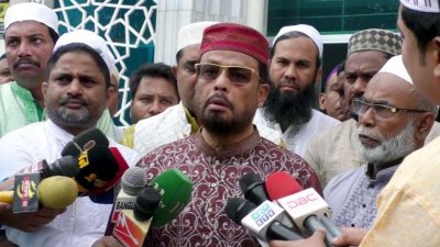 ঈদের নামাজ আদায় করে সাংবাদিকদের সঙ্গে কথা বলেন জিএম কাদের
