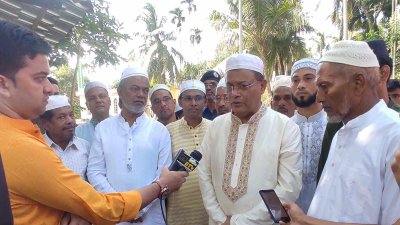 নিজ গ্রাম সুখবিলাসে ঈদের নামাজ পড়েন তথ্য ও সম্প্রচারমন্ত্রী ড. হাছান মাহমুদ