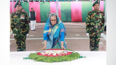 বঙ্গবন্ধুর সমাধিতে পুষ্পস্তবক অর্পণের মাধ্যমে শ্রদ্ধা নিবেদন করেন প্রধানমন্ত্রী শেখ হাসিনা, ছবি: ফোকাস বাংলা