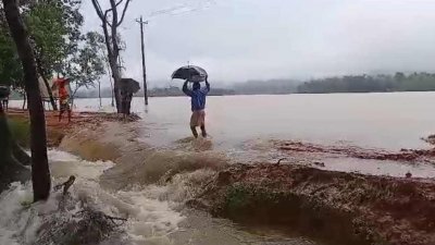 পাহাড়ি ঢলে সুনামগঞ্জের নিম্নাঞ্চল প্লাবিত