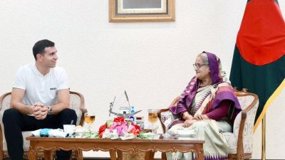 প্রধানমন্ত্রীর সঙ্গে সৌজন্য সাক্ষাৎ করেন মার্টিনেজ (ছবি: ফোকাস বাংলা)