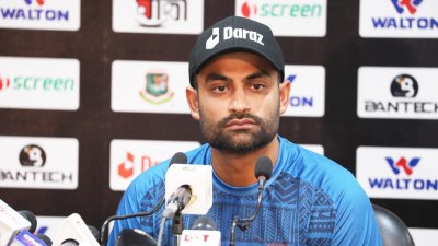 সংবাদ সম্মেলনে তামিম ইকবাল