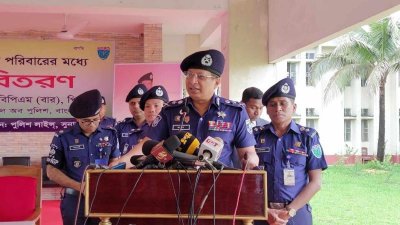 সুনামগঞ্জ পুলিশ লাইন্সে এক অনুষ্ঠানে বক্তব্য দেন আইজিপি