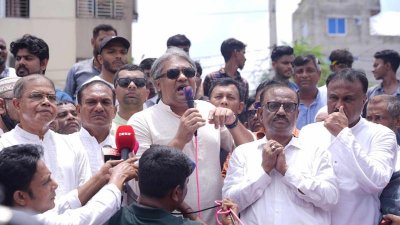 গণসংযোগে মোহাম্মদ এ আরাফাত