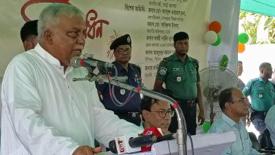 বক্তব্য দিচ্ছেন স্বরাষ্ট্রমন্ত্রী আসাদুজ্জামান খান কামাল