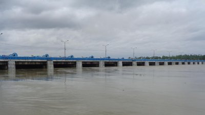 তিস্তার পানি শনিবার (৮ জুলাই) সকাল ৬টায় বিপদসীমার ১৩ সেন্টিমিটার ওপর দিয়ে প্রবাহিত হচ্ছিলো (ছবি: নীলফামারী প্রতিনিধি)