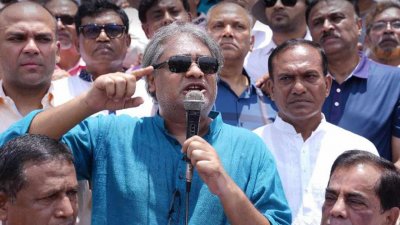 বক্তব্য দিচ্ছেন  মোহাম্মদ এ আরাফাত