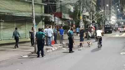 ঘটনাস্থলে পুলিশের টহল