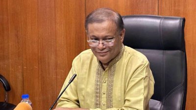 মতবিনিময়কালে সাংবাদিকদের প্রশ্নের জবাব দেন তথ্য ও সম্প্রচারমন্ত্রী ড. হাছান মাহমুদ