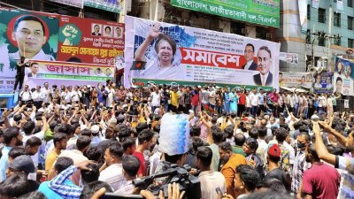 পথে পথে বিএনপি নেতাকর্মীদের বাধা দেওয়ার অভিযোগ থাকলেও সমাবেশ মানুষের ঢল। ছবি: নাসিরুল ইসলাম