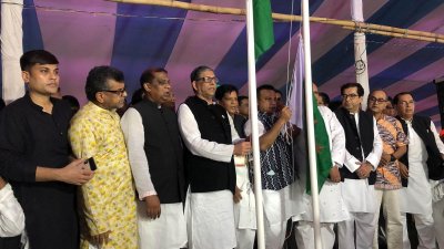 যশোর কেন্দ্রীয় ঈদগাহে জেলা স্বেচ্ছাসেবক লীগের ত্রিবার্ষিক সম্মেলনের উদ্বোধনী অনুষ্ঠানে অতিথিরা