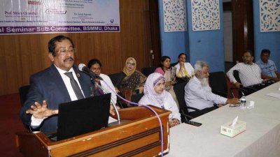 বক্তব্য রাখছেন বিএসএমএমইউ উপাচার্য অধ্যাপক ডা. মো. শারফুদ্দিন আহমেদ