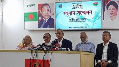 সংবাদ সম্মেলনে বিএনপির ৩১ দফা ঘোষণা করেন মির্জা ফখরুল ইসলাম আলমগীর