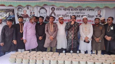 খাবার বিতরণ অনুষ্ঠানে অতিথিরা