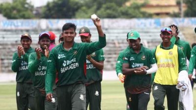 ৫ ‍উইকেট নেন রাফি