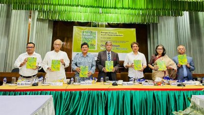 মোড়ক উন্মোচন অনুষ্ঠানে পরিকল্পনামন্ত্রী এমএ মান্নানসহ অন্যান্য অতিথিরা