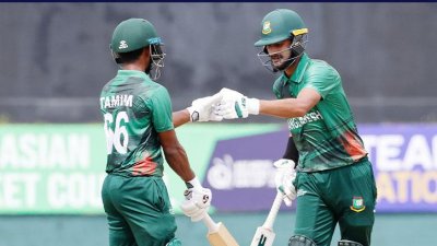 নাঈম ও তামিমের জুটিতে জয়ের ভিত তৈরি হয়
