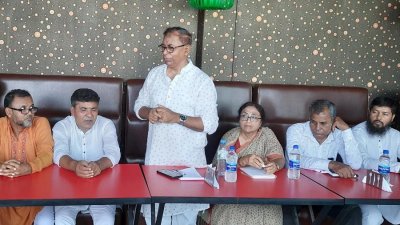 মতবিনিময় সভায় কথা বলছেন সাইফুল হক