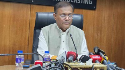 সাংবাদিকদের সঙ্গে কথা বলেন তথ্য ও সম্প্রচারমন্ত্রী ড. হাছান মাহমুদ