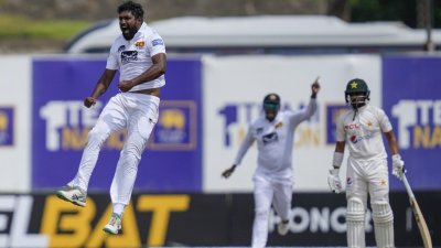 শুরুতে পাকিস্তানকে কোণঠাসা করেছিলেন প্রবাথ।