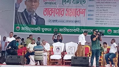 তারুণ্যের সমাবেশে ফাঁকা চেয়ার