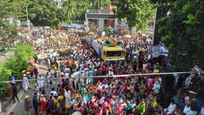 ইঞ্জিনিয়ার্স ইনস্টিটিউট প্রাঙ্গণে জড়ো হচ্ছেন দলটির নেতাকর্মীরা