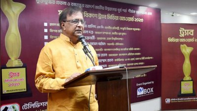 বক্তব্য দিচ্ছেন সংস্কৃতি প্রতিমন্ত্রী কে এম খালিদ