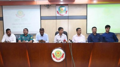 সংবাদ সম্মেলনে ঢাকা মহানগর পুলিশের (ডিএমপি) অতিরিক্ত পুলিশ কমিশনার (ডিবি) মোহাম্মদ হারুন অর রশীদ