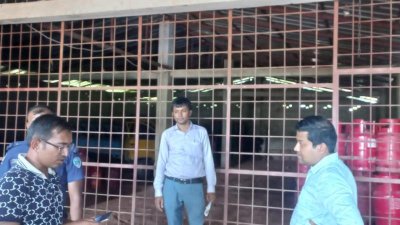 গ্যাস সিলিন্ডার দোকানে ভ্রাম্যমাণ আদালতের অভিযান