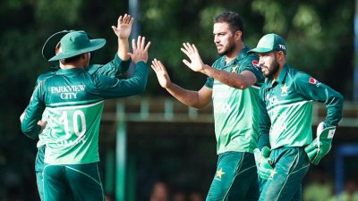 দারুণ বোলিংয়ে জিতলো পাকিস্তান