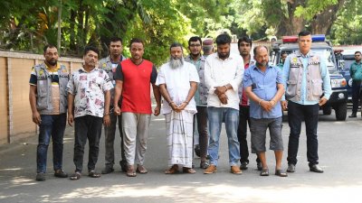 ডিবির হেফাজতে গ্রেফতার ব্যক্তিরা