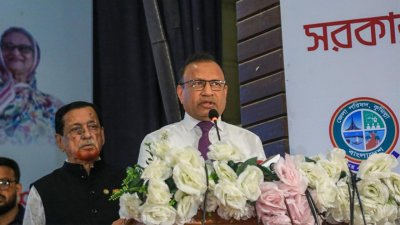 বক্তব্য দিচ্ছেন স্থানীয় সরকার মন্ত্রী তাজুল ইসলাম