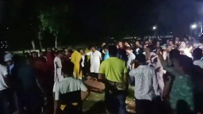 রাতেই হাজির হাজার হাজার নেতাকর্মী