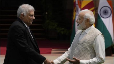 স্থানীয় লেনদেনের জন্য ভারতীয় রুপি ব্যবহারের অনুমতি দেওয়ার সম্ভাবনা বিবেচনা করছে শ্রীলঙ্কা। ছবি: এপি